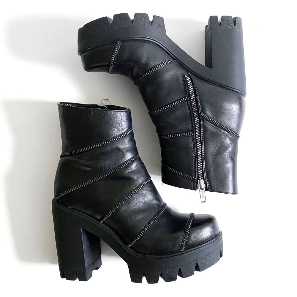 CULT SHOES - ZIPPER DETAIL PLATFORM ANKLE BOOTS
